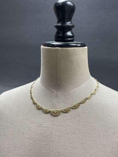 Collier ras de cou maille draperie en or...