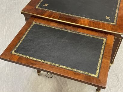 Flat desk in mahogany and mahogany veneer,...