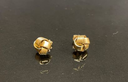 Paire boucles d'oreilles en or figurant des...
