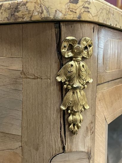 Pair of bookcases in rosewood and satinwood,...