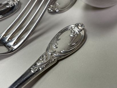 Ménagère à entrement en argent, par Hénin...