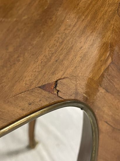 Pedestal table in frieze with four cambered...