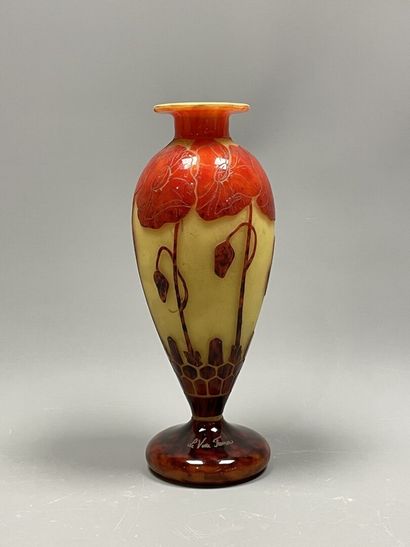 Le Verre Français
Vase sur piedouche en verre...