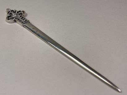Hâtelet, ou pique à brochette en argent à...