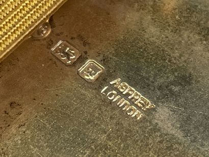 Asprey London - Etui en argent anglais.
Poids:...