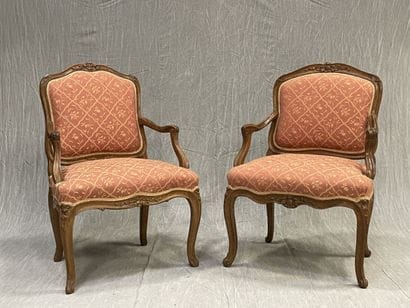 Two armchairs in carved walnut
Stamped Jean...