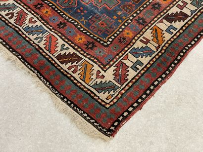 Tapis galerie. 
360 x 115 cm. 
Usures. 