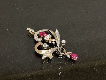 Pendentif en or, orné de diamants taille...