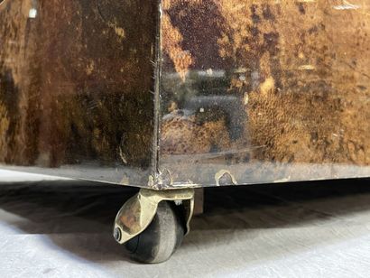 Grande table basse en placage loupe, large...