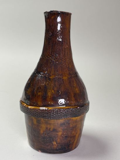 Juliette DEREL (1918-2007) - 
Vase bouteille...
