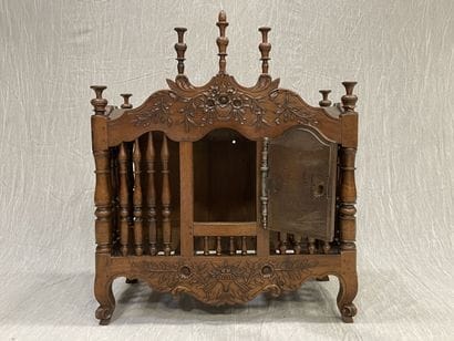 Provençal bread basket in carved wood and...