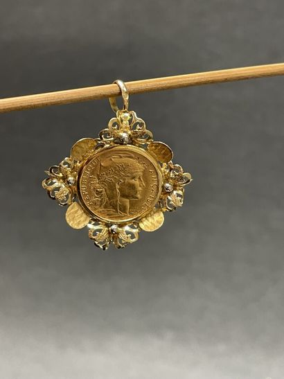 Broche pendentif en or avec pièce 20F or
Or...