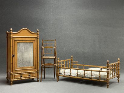 Mobilier de poupée en placage de sycomoreet...