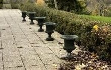 Suite of six Medici vases in cast aluminum
H:...
