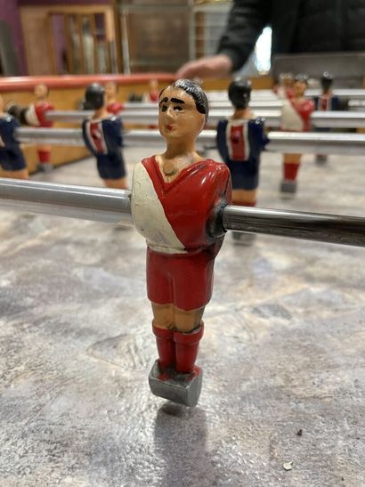 Babyfoot BONZINI B60 à monnayeur.
n° 5626,...