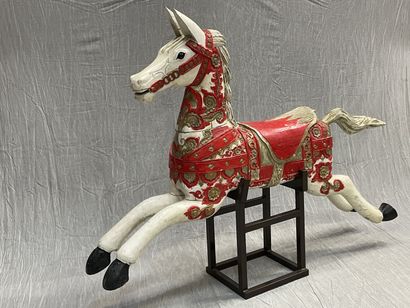 Cheval de manège en bois sculpté et laqué,...
