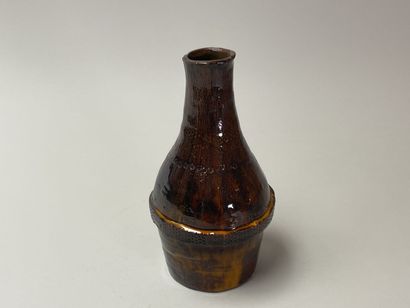 Juliette DEREL (1918-2007) - 
Vase bouteille...