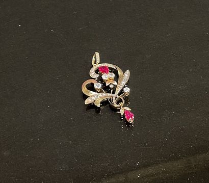 Pendentif en or, orné de diamants taille...