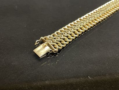 Bracelet manchette en or.
Or 750°/00.
L:...