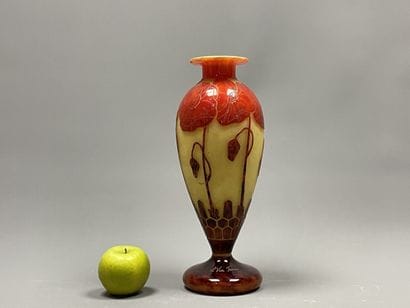 Le Verre Français
Vase sur piedouche en verre...