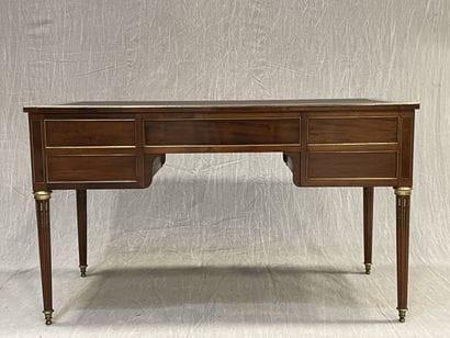 Flat desk in mahogany and mahogany veneer,...