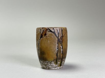 DAUM Nancy.
Miniature vase in orange marmorated...