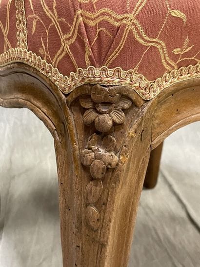 Two armchairs in carved walnut
Stamped Jean...