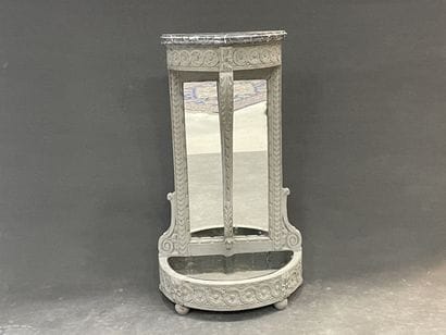 Console of vestibule forming planter in low...