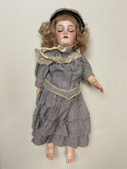 Jolie poupée allemande tête porcelaine, marquée...