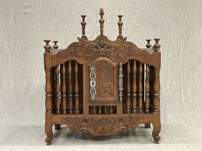 Provençal bread basket in carved wood and...