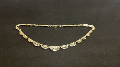 Collier ras de cou maille draperie en or...