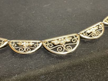 Collier ras de cou maille draperie en or...
