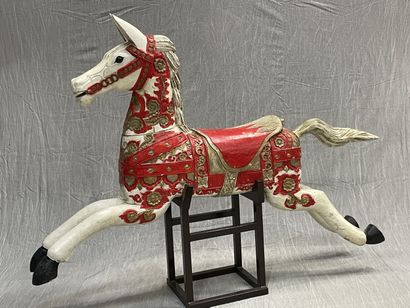 Cheval de manège en bois sculpté et laqué,...