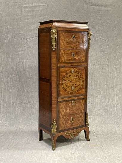 Semainier inlaid with flowers and cubes in...