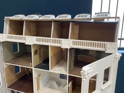 Grande maison de poupée miniature moderne...