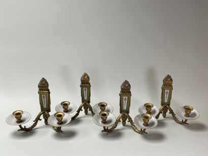 Suite de quatre appliques en bronze doré...