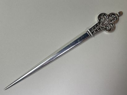 Hâtelet, ou pique à brochette en argent à...