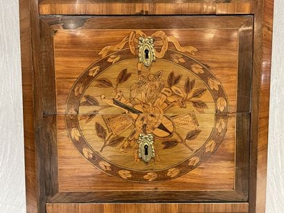 Semainier inlaid with flowers and cubes in...