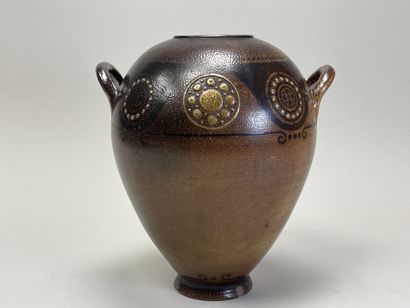 Henri SIMMEN (1880-1963). 
Vase à deux anses...
