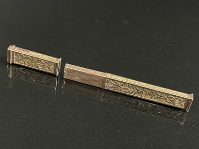 Gold needle case 
Gold 750°*/00
7.55 g 