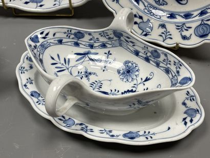 MEISSEN Pieces of the service of table in...