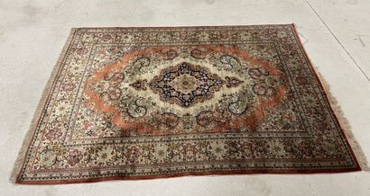 Silk carpet GHOUM.
150 x 102 cm
Cut bang...