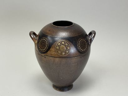 Henri SIMMEN (1880-1963). 
Vase à deux anses...