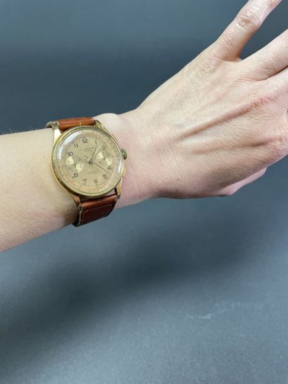 Swiss chronograph watch in gold, leather...