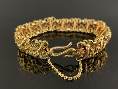 * Cuff bracelet with gold flowers 
Gold 750°/00
L:...