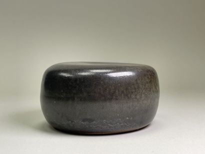 Gérald POTT (1936-) 
Two stoneware pebbles,...