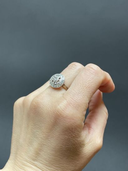 Ring in white gold. Set with a diamond, surrounded...