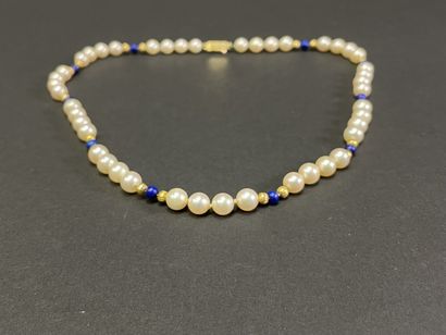 Necklace of cultured pearls, lapis lazuli...