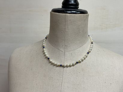 Necklace of cultured pearls, lapis lazuli...