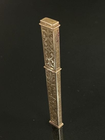 Gold needle case 
Gold 750°*/00
7.55 g 